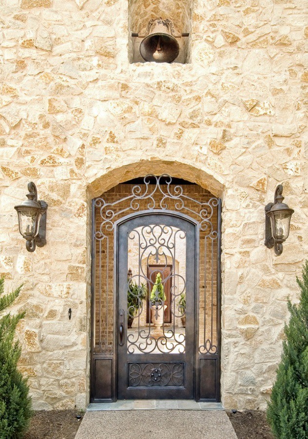 Intricate pattern iron gate